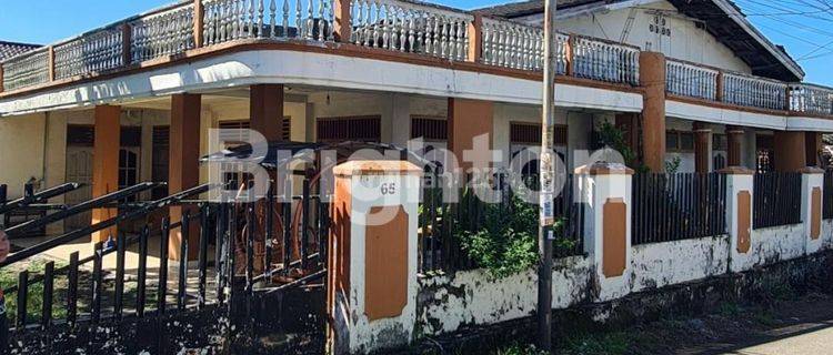 Rumah Besar Di tengah kota 1