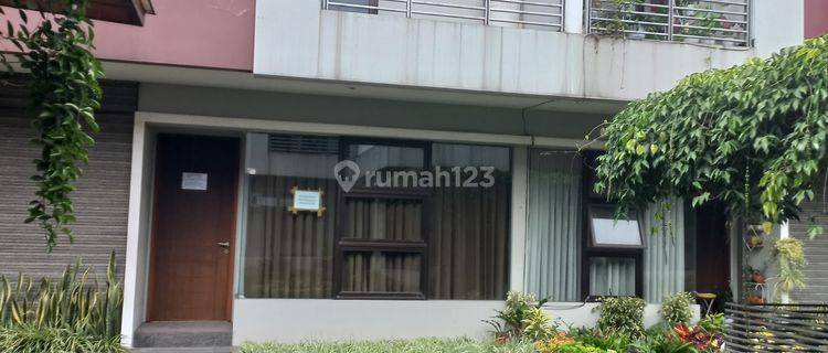 Rumah maple Townhouse 3 Lantai di Sayap pasteur Bandung 1