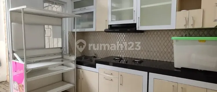 Only 990 million, House in Town House, 2 Floors, Sukamaju Depok Near Mall Pesona Square 1