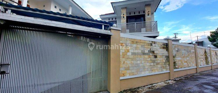 Rumah villa mewah furnished plus kolam renang di gilingan  1