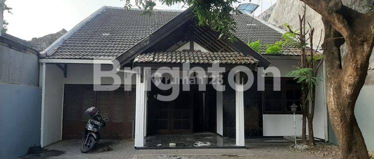 RUMAH DI TENGAH KOTA SOLO (DEKAT LAPANGAN KARTOPURAN) 1