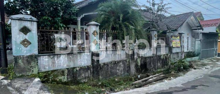 RUMAH NYAMAN DENGAN HALAMAN LUAS SIAP HUNI STRATEGIS 1