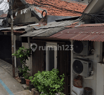 Rumah tua 1 lantai di Batu Tulis Jakarta Pusat. Cocok untuk rumah tinggal &amp; rumah kos. 1