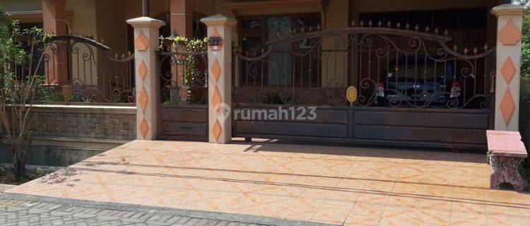 Rumah Siap Huni di Gayungsari Barat Surabaya, Lingkungan Nyaman 1