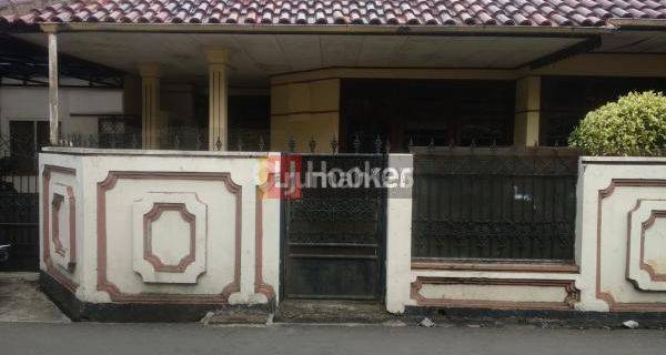 jual ada 7 kamar kos Lokasi nyaman dekat jalan raya pos pengumben jakarta barat 1