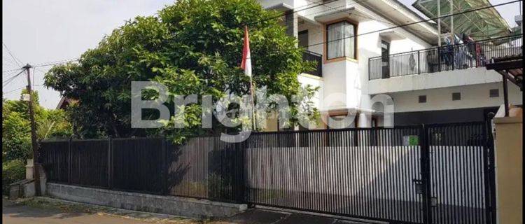 RUMAH CANTIK 2 LANTAI SIAP HUNI COCOK UNTUK KELUARGA BESAR 1