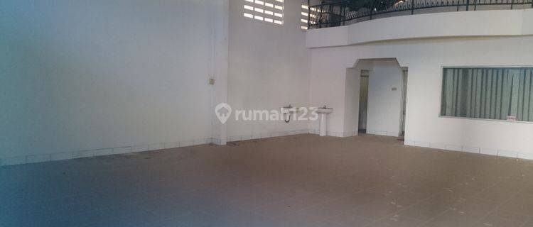 EX SHOWROOM yang sangat bagus, besar dan luas. 1