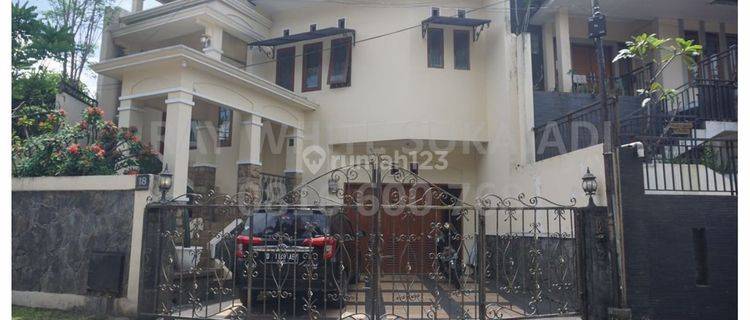 Rumah di Jl  Setrasari 1