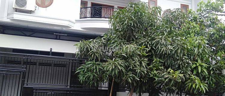 RUMAH 3 LANTAI DI TKI 2 1