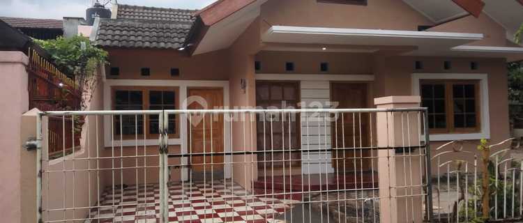 Well-Maintained Minimalist House on Squash Street, Arcamanik. 1