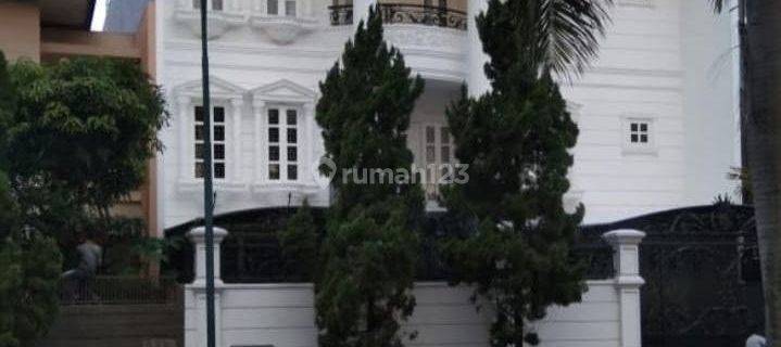 Rumah Mewah Sultan di mainroad Singgasana Pradana Raya 1