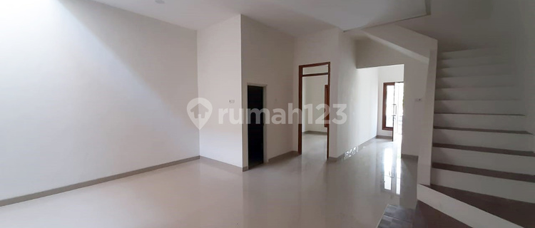 Rumah Baru Gress Minimalis di Babatan Pratama Wiyung, Surabaya Barat, 2 Lantai, Siap Huni 1