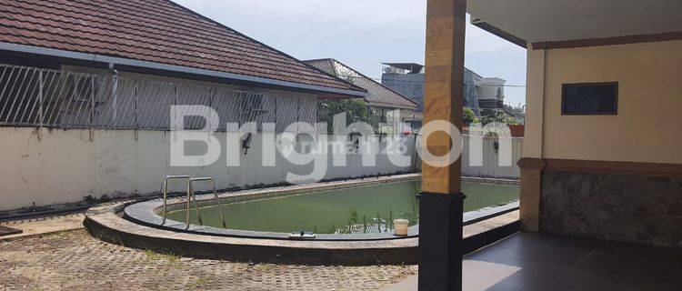 DI SEWA RUMAH ADA KOLAM RENANG DI PERUMAHAN PUPUK 1