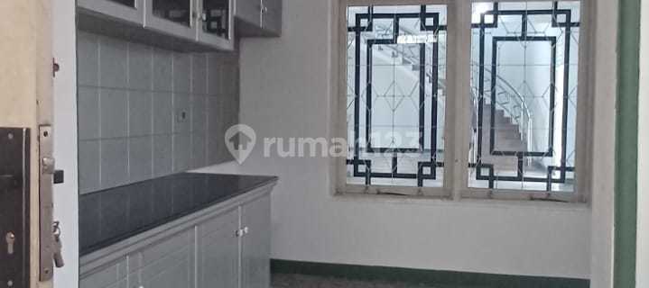 hunian bagus 2 lantai semi furnished kalang anyar 1