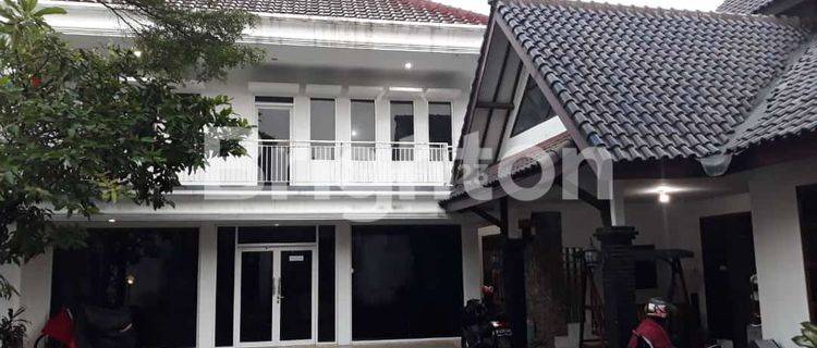 RUMAH MEWAH 2 LANTAI DI KAWASAN ELITE JAKARTA SIAP HUNI 1