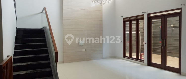 For sale, newly fully renovated house in the elite Batununggal cluster. 1