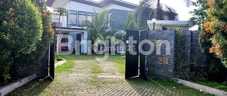 RUMAH 2 LANTAI MEWAH DAN BESAR DI SEKOJO 1