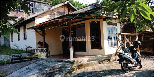 Rumah di Jalan Borobudur Timur 1