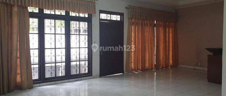 Disewakan Rumah Cocok Untuk Kantor 7 Kamar Jl Gitar 1