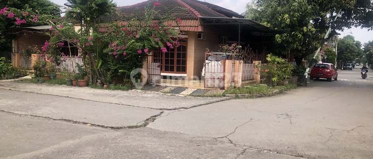 Rumah Luas dan Hoek di Jatibening 1