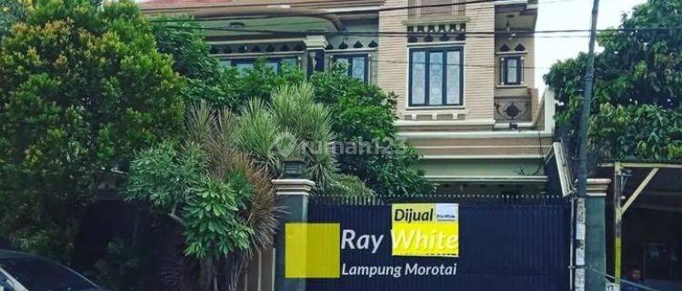 Rumah mewah dua lantai di Enggal Tanjung Karang Pusat 1