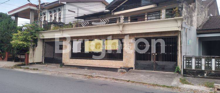 rumah mewah di pinggir  jalan  besar 1