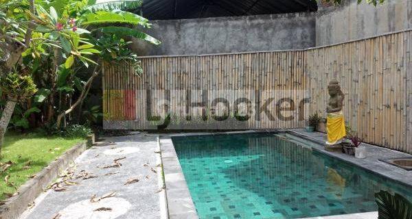 Beautiful villa for rent in a strategic location close to public facilities in the Sukawati Gianyar area. 1