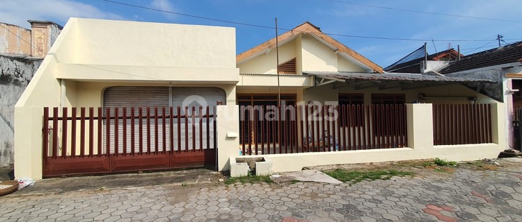 Sewa Rumah Klasik Cocok untuk Kantor atau Hunian 1