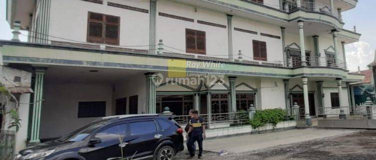 Cepat Rumah Megah 3 Lantai 1
