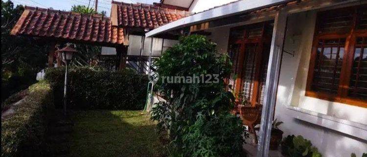 Rumah di Bukit Dago Selatan 3 Lantai SHM Bagus 1