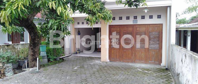 RUMAH ISTIMEWA 2 LANTAI DI TENGAH KOTA JOMBANG 1