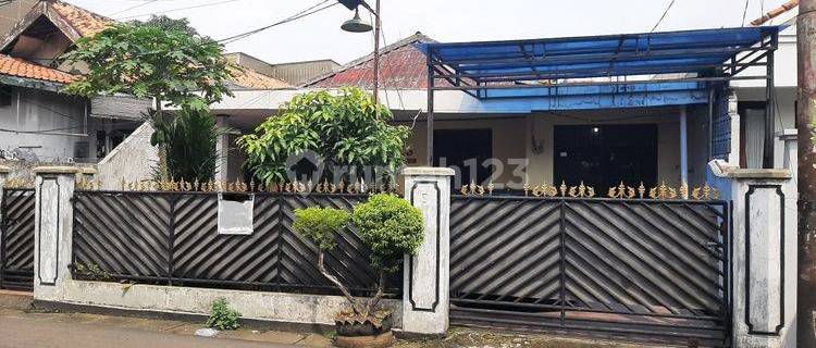 House in Jatinegara with Strategic Access to Toll Road and Commercial Area 1