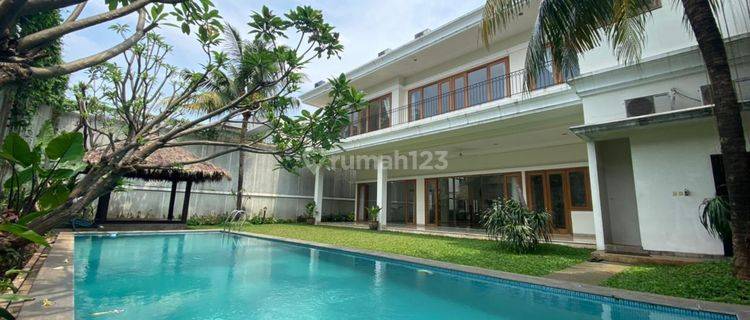 Luxurious House With Perfect Location At Pejaten 1