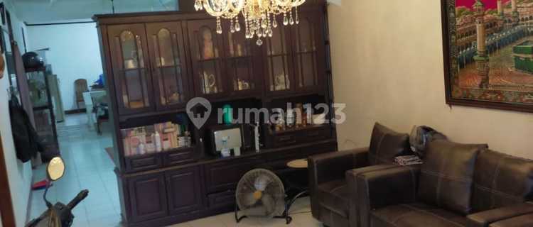Rumah Bagus Lokasi Strategis di Pejaten Timur S4946 1