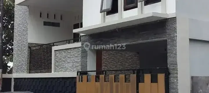 Jual Rumah 2 Lantai SHM Bagus di Jalan Kawi 1