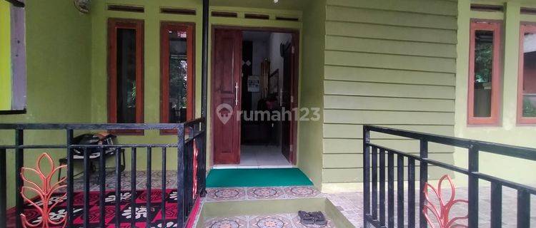 Rumah Tinggal Di Kompleks Perumahan Alam Asri Kuningan 1