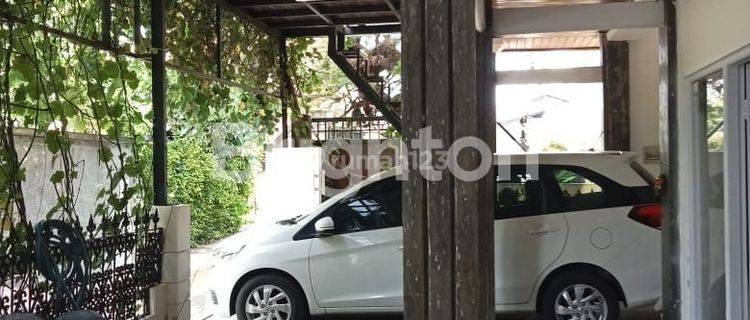 Rumah 2 lantai full furnished di lokasi strategis dekat Kuta Bali 1