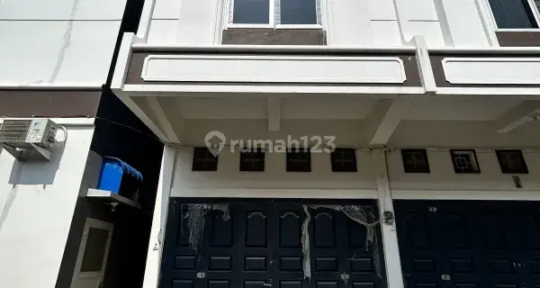 Rumah Townhouse 2.5 Lantai Daerah Pancing 1