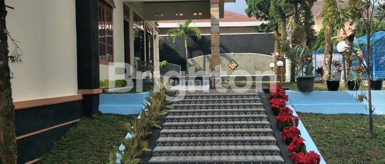 VILLA CANTIK, SEJUK DAN PEMANDANGAN HIJAU DI TAWANGMANGU 1