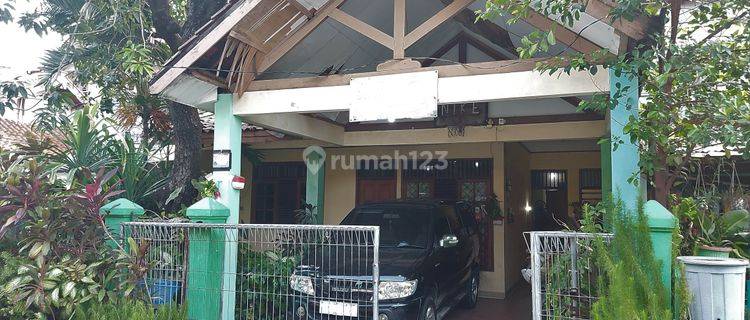 Rumah hadap timur jalan lebar di Bina Husada, Sunter Jaya 1