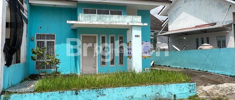 RUMAH BAGUS DI DALAM KOMPLEK PERUMAHAN DI DAERAH KM 7 1