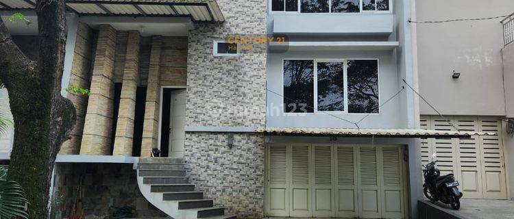 Rumah Bagus 3 Lantai Siap Pakai Furnished Di Simpruk 1