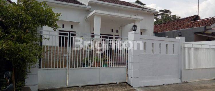 Rumah Bagus Rapi dan Terawat di dekat cluster makara Grand Sentul City 1