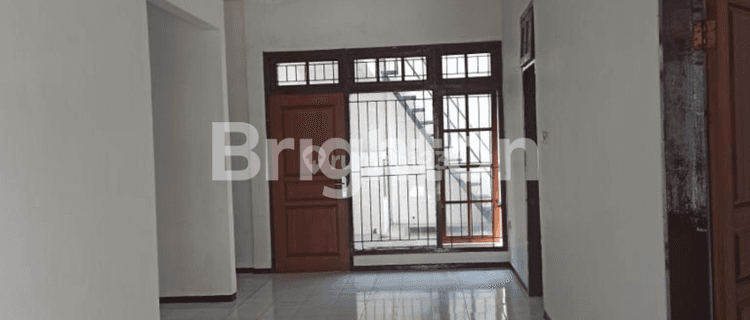 Rumah 1.5 lantai, tempat sangat strategis, NOL jalan Raya, Darmo Baru Barat, Surabaya Barat 1