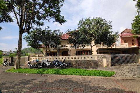 Rumah mewah 2 lantai furnished cluster Puri Arga Golf, BSB City 1