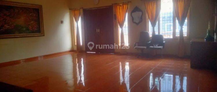 ANA RUMAH 7.5X20M² KONDISI DAN LOKASI BAGUS JELAMBAR 1