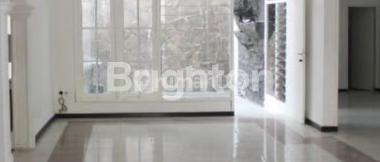 RUMAH 2.5 LANTAI LOKASI BAGUS DEKAT RAYA KERTAJAYA 1