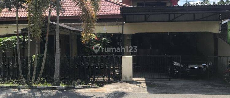 Rumah nyaman di Jalan sekolah luas Tanah 300 m2 1