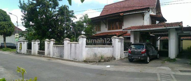 Rumah Kos Strategis Selatan Mandala Krida 1