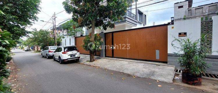 Rumah mewah dekat patal senayan di Kebayoran Lama,Jakarta Selatan 1